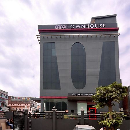 Townhouse Function Inn Near Chaudhary Charan Singh International Airport Lakhnau Kültér fotó